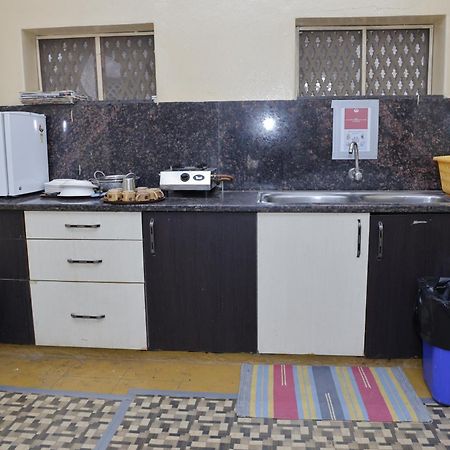 1 Room For 4 Guests Or 2 Bhk For 4 To 10 Guests With Ac For Families Hyderabad Exterior photo