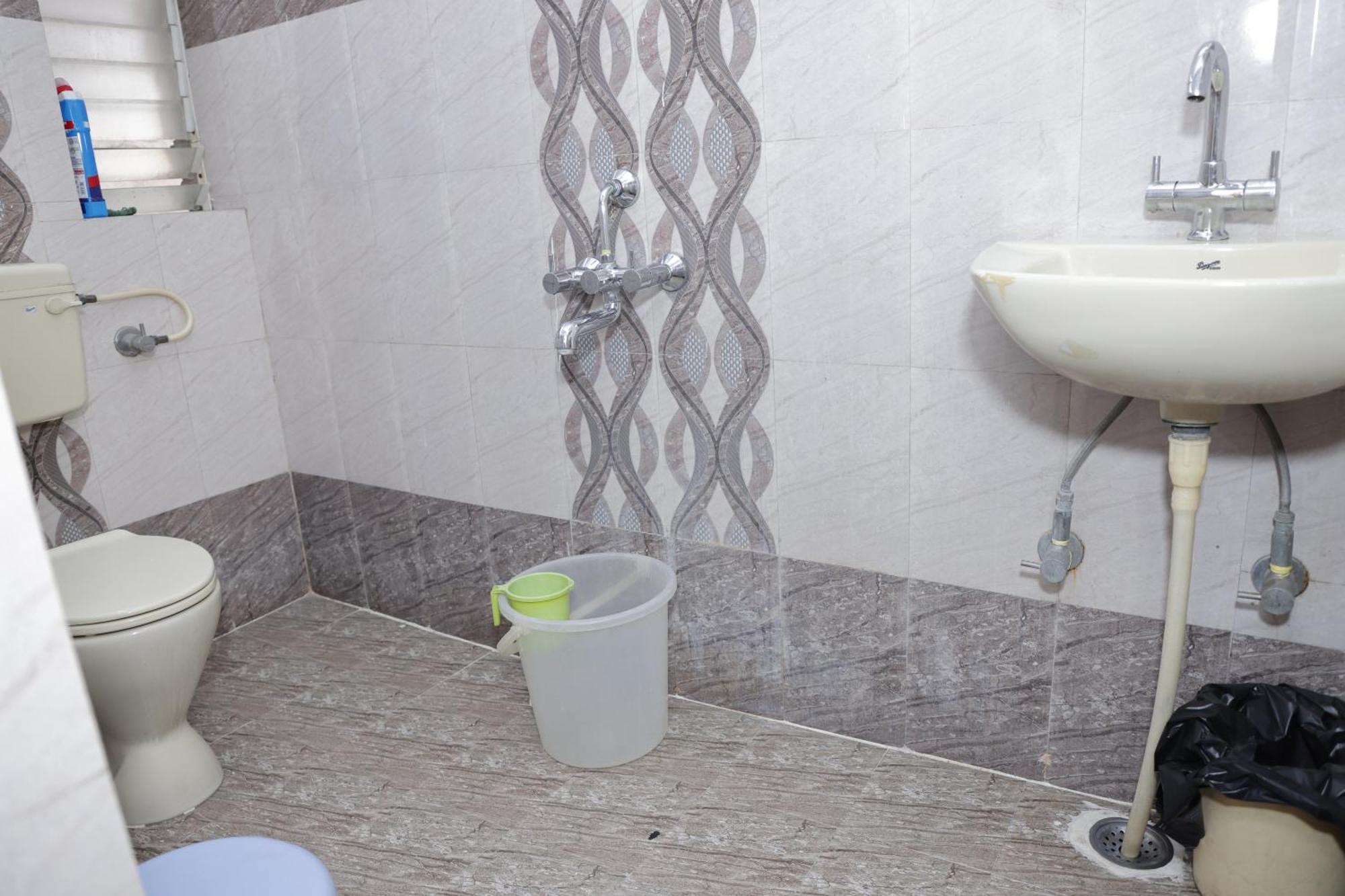 1 Room For 4 Guests Or 2 Bhk For 4 To 10 Guests With Ac For Families Hyderabad Exterior photo