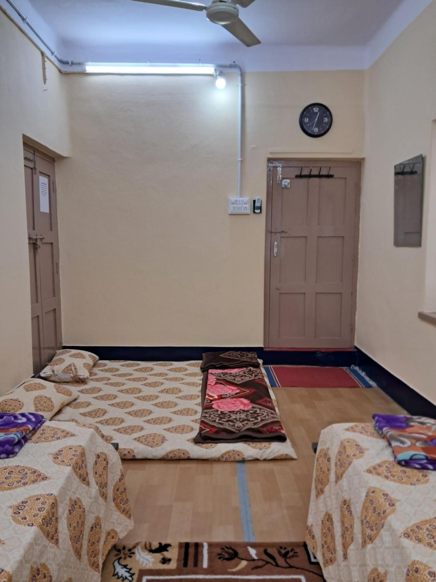 1 Room For 4 Guests Or 2 Bhk For 4 To 10 Guests With Ac For Families Hyderabad Exterior photo